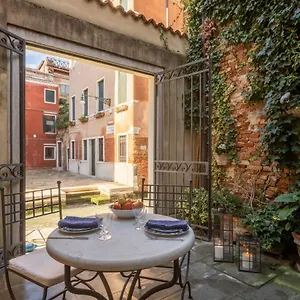Garden Mansion With Private Mooring R&r Apartment